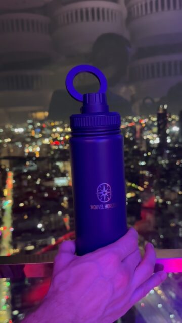 Turning the street into my runway 🚶‍♂️✨
Our 2-in-1 magnetic bottle isn’t just for drinks — it’s a fashion accessory that keeps up with your lifestyle.
Stay stylish, stay refreshed. 🌍💧
#NouvelHorizon — where travel meets fashion.
.
#NouvelHorizon #BottleWithStyle #DrinkInStyle #FashionShowVibes #StreetStyle #LifestyleAccessory #EverydayStyle #TravelInStyle #EcoChic #SmartLiving #FashionMeetsFunction #RunwayReady #OOTDInspo #UrbanLifestyle #StayRefreshed